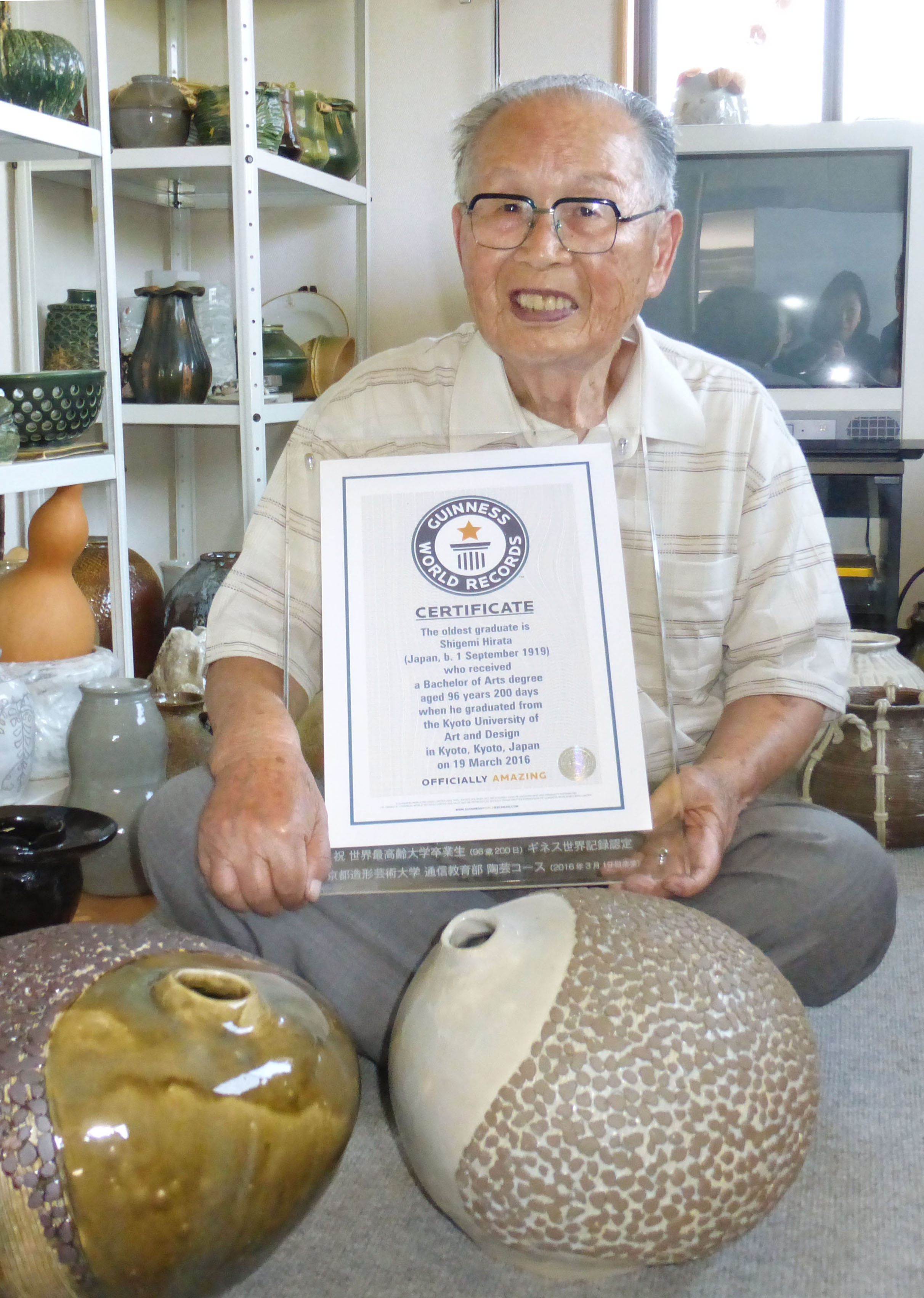 96 Yaşındaki Hirata sertifikasıyla.